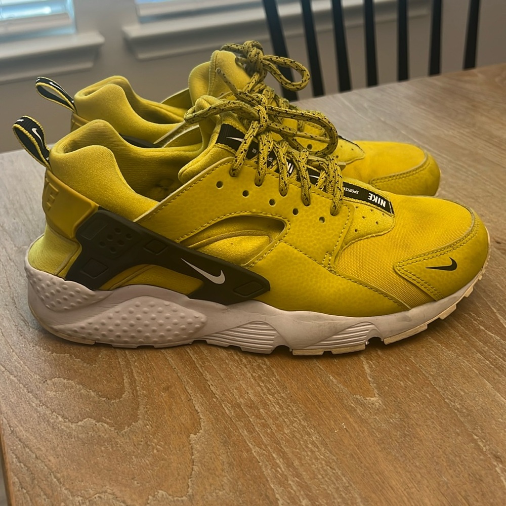 Used Nike Huraches (yellow)